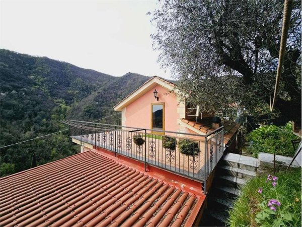 casa indipendente in vendita a Rapallo in zona Sant'Andrea di Foggia