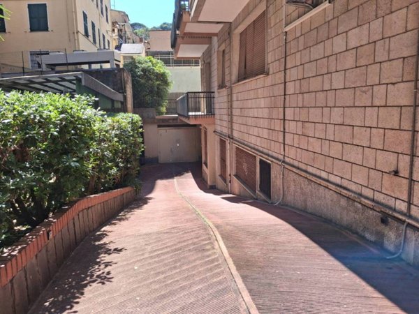 locale commerciale in vendita a Rapallo in zona San Michele di Pagana