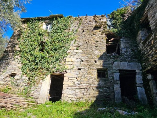 casa indipendente in vendita a Rapallo in zona Montallegro