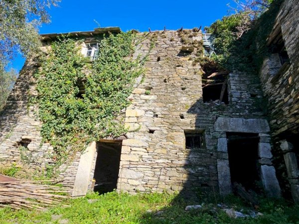 casale in vendita a Rapallo in zona San Maurizio di Monti