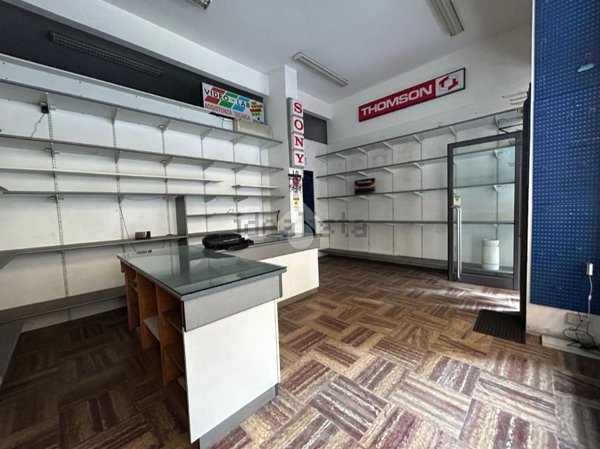 locale commerciale in vendita a Rapallo
