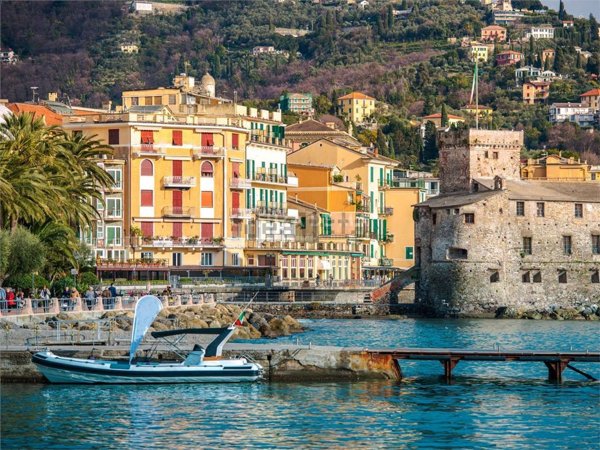 locale commerciale in vendita a Rapallo