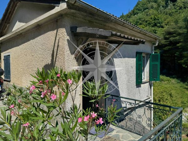 casa indipendente in vendita a Rapallo in zona Sant'Andrea di Foggia