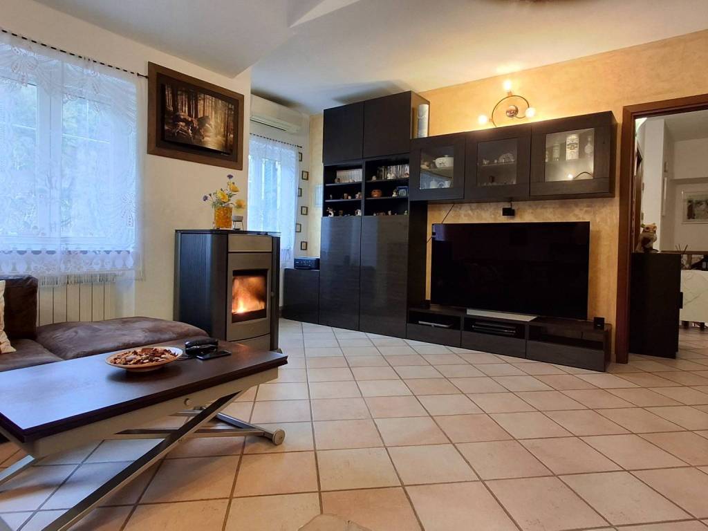 casa indipendente in vendita a Rapallo in zona Sant'Andrea di Foggia
