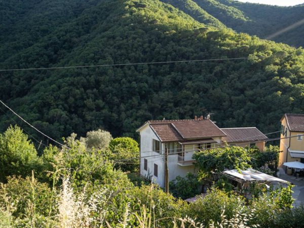casa indipendente in vendita a Rapallo in zona Sant'Andrea di Foggia