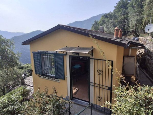 casa indipendente in vendita a Rapallo in zona Sant'Andrea di Foggia