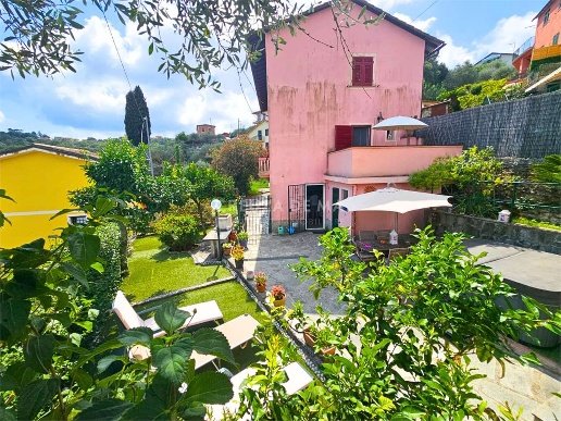 casa indipendente in vendita a Rapallo in zona San Massimo