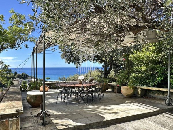 casa indipendente in vendita a Rapallo
