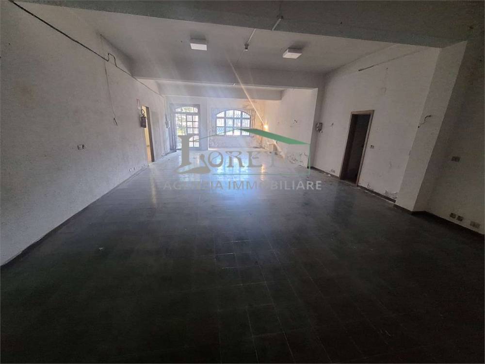 locale di sgombero in vendita a Rapallo