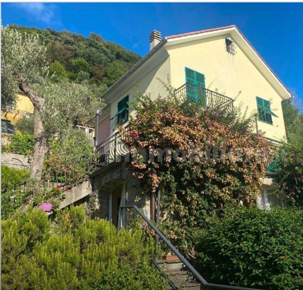 casa indipendente in vendita a Rapallo in zona Montallegro