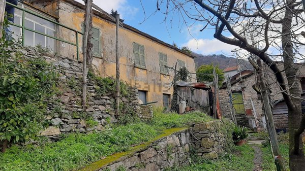 appartamento in vendita a Rapallo in zona Montallegro