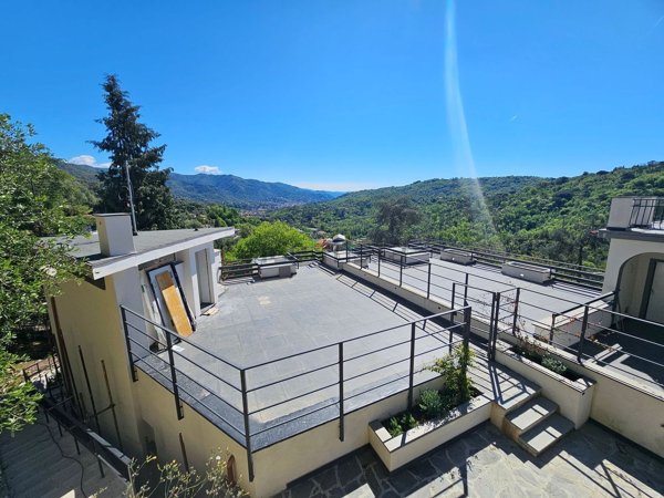 appartamento in vendita a Rapallo in zona Montallegro