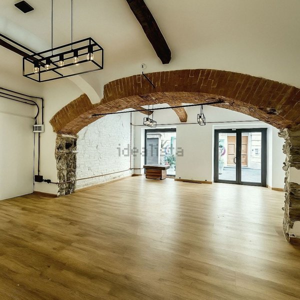 locale commerciale in vendita a Rapallo