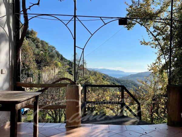 appartamento in vendita a Rapallo in zona Sant'Andrea di Foggia