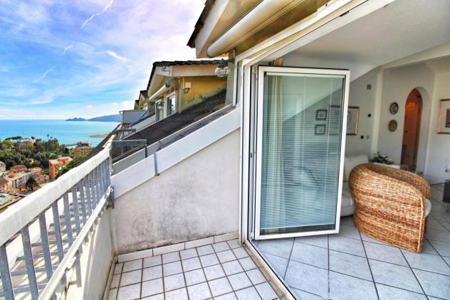 appartamento in vendita a Rapallo in zona Montallegro