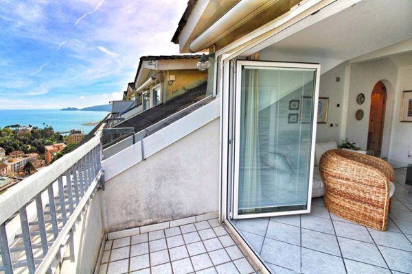 appartamento in vendita a Rapallo in zona Montallegro