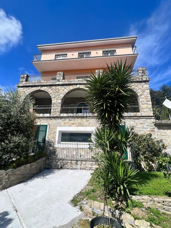 casa indipendente in vendita a Rapallo in zona San Michele di Pagana