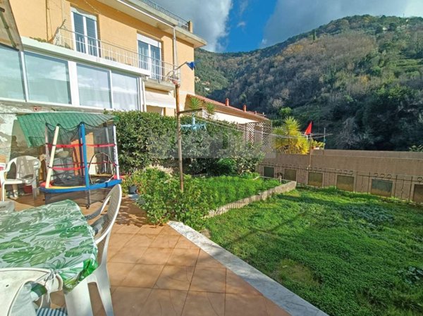 appartamento in vendita a Rapallo in zona Montallegro