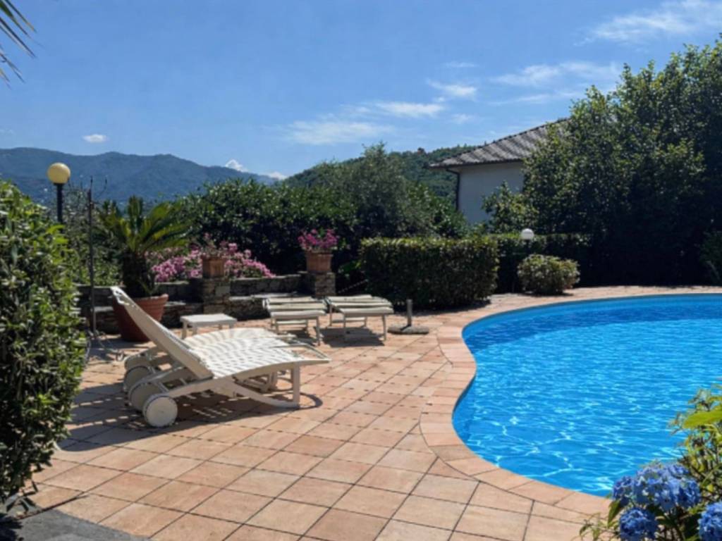 casa indipendente in vendita a Rapallo in zona San Massimo