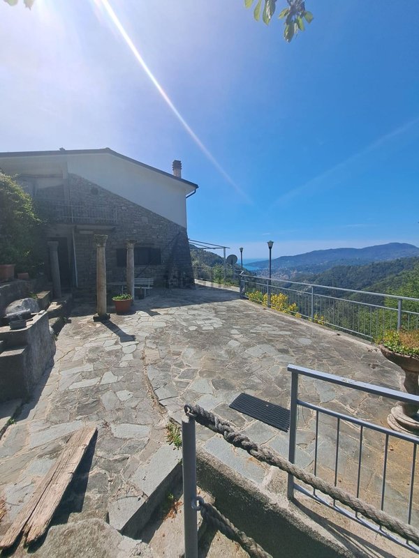casa indipendente in vendita a Rapallo in zona Montallegro
