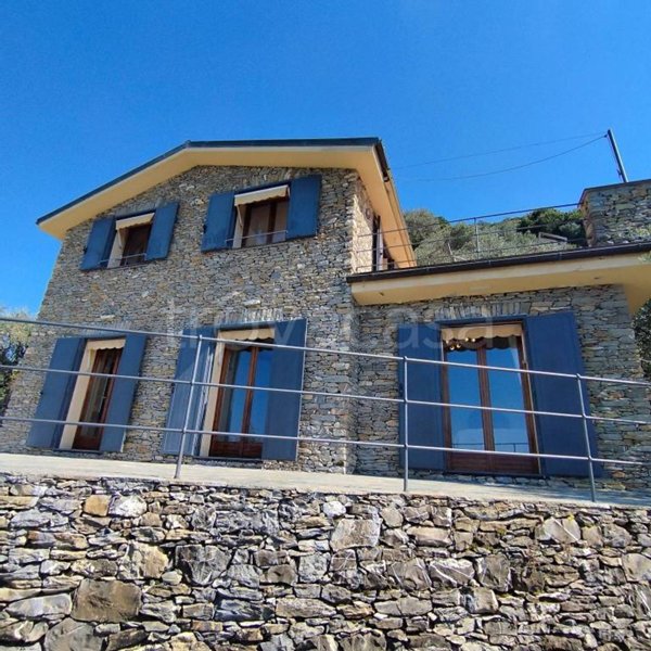 casa indipendente in vendita a Rapallo in zona Montallegro