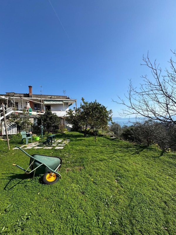casa indipendente in vendita a Rapallo