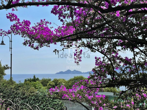 appartamento in vendita a Rapallo in zona San Michele di Pagana