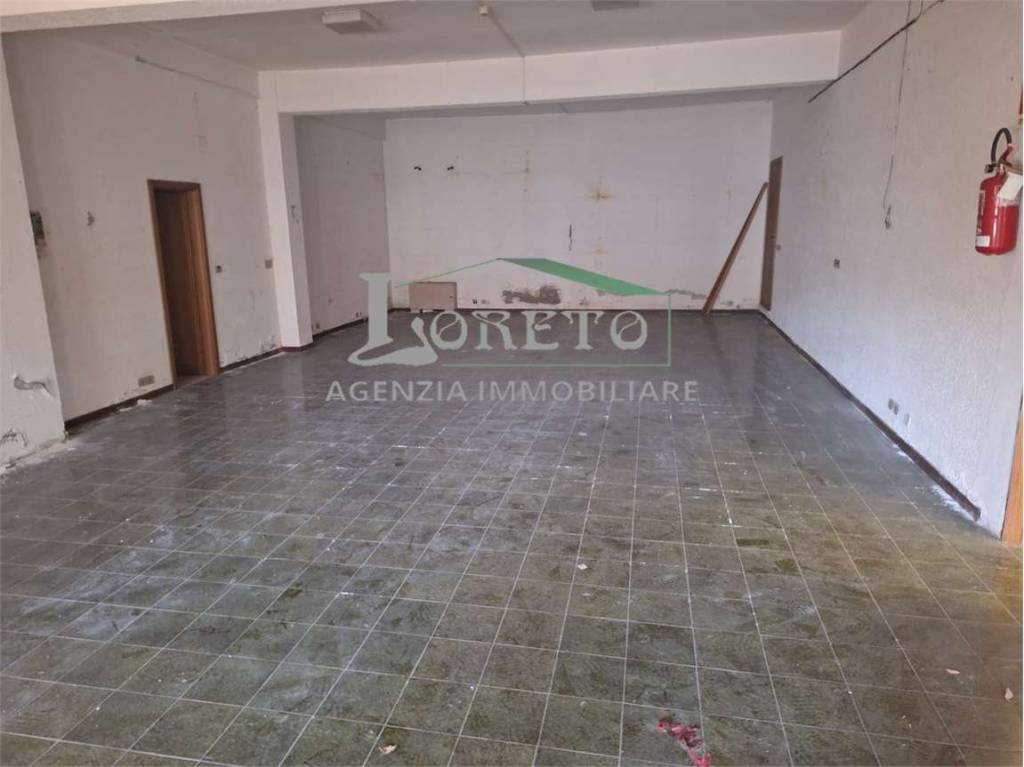 locale di sgombero in vendita a Rapallo
