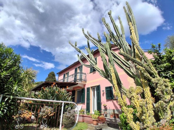 casa indipendente in vendita a Rapallo