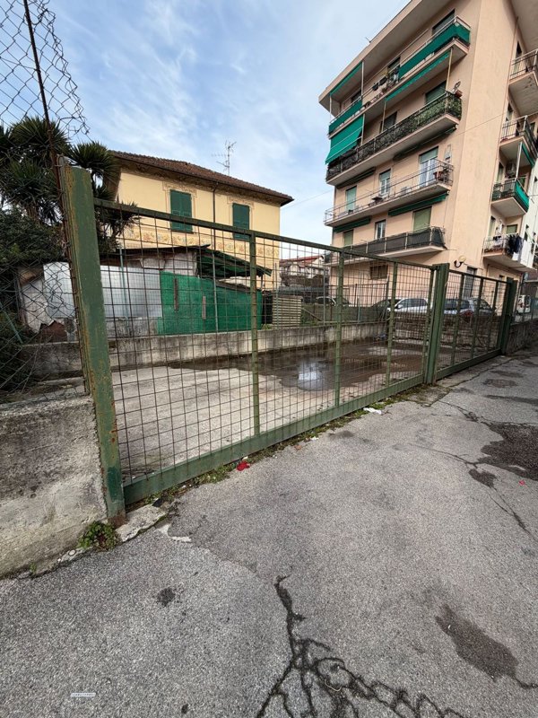 locale commerciale in vendita a Rapallo