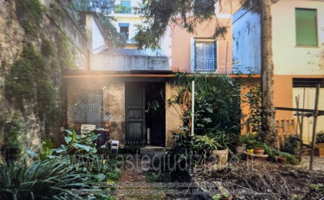locale di sgombero in vendita a Rapallo