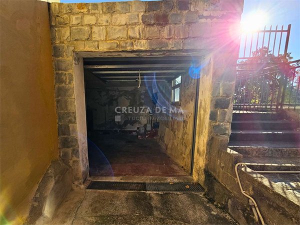 locale di sgombero in vendita a Rapallo in zona Santa Maria del Campo