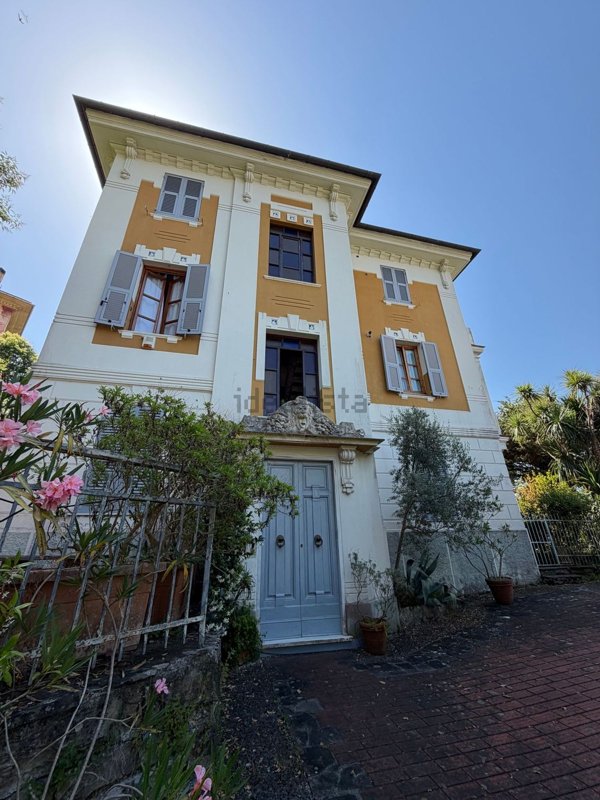 appartamento in vendita a Rapallo in zona San Michele di Pagana