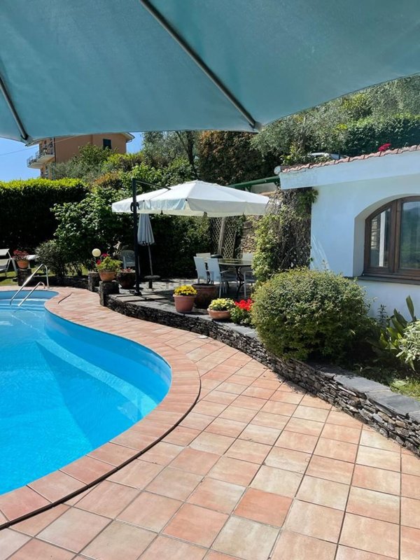 casa indipendente in vendita a Rapallo in zona San Massimo