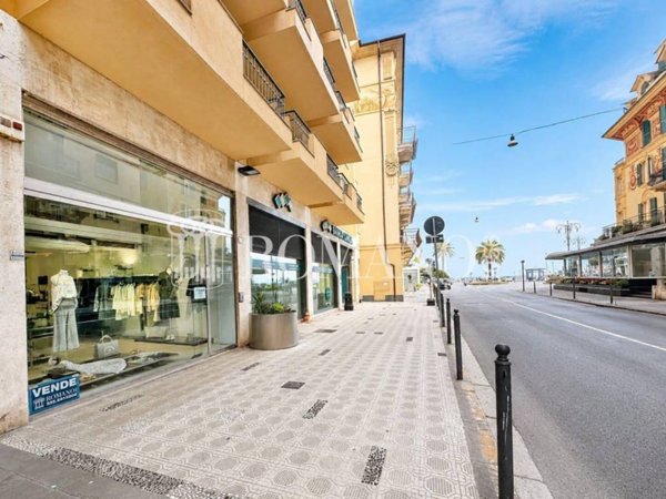 negozio in vendita a Rapallo in zona San Michele di Pagana