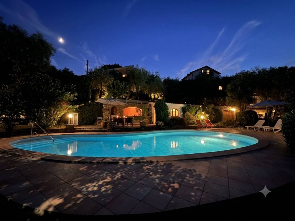 casa indipendente in vendita a Rapallo in zona San Massimo