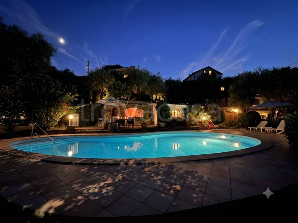 casa indipendente in vendita a Rapallo in zona San Massimo