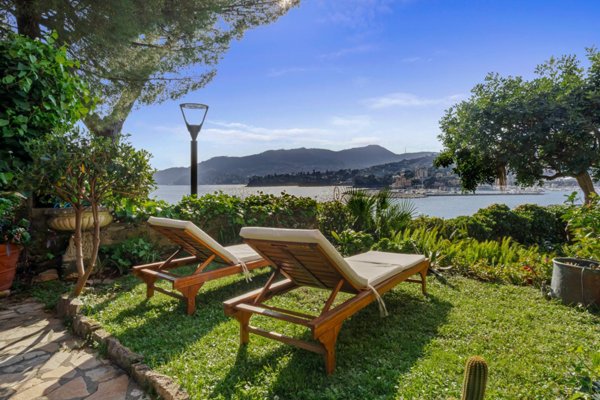 appartamento in vendita a Rapallo in zona San Michele di Pagana