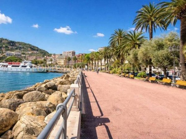 appartamento in vendita a Rapallo in zona San Michele di Pagana