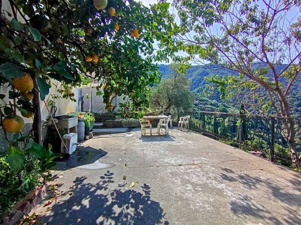 appartamento in vendita a Rapallo in zona Montallegro