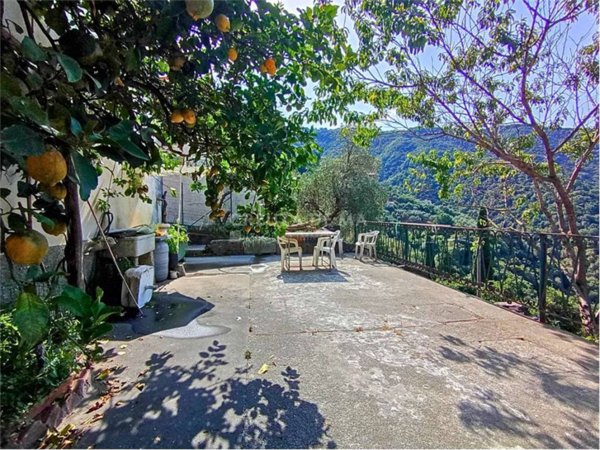 appartamento in vendita a Rapallo in zona Montallegro