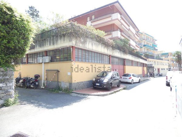 locale commerciale in vendita a Rapallo in zona Santa Maria del Campo