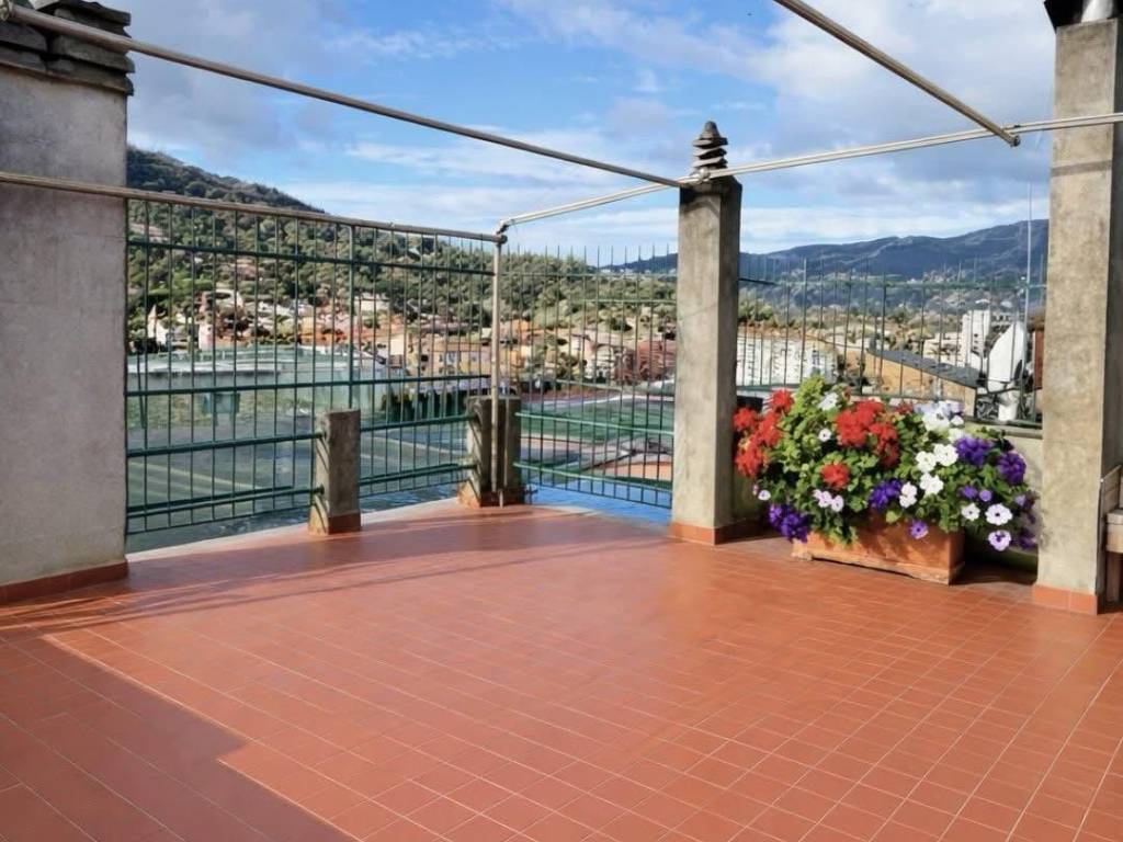appartamento in vendita a Rapallo in zona Santa Maria del Campo