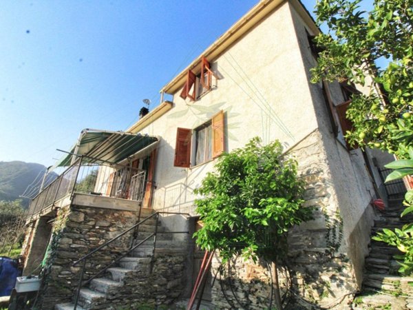 casale in vendita a Rapallo in zona San Maurizio di Monti