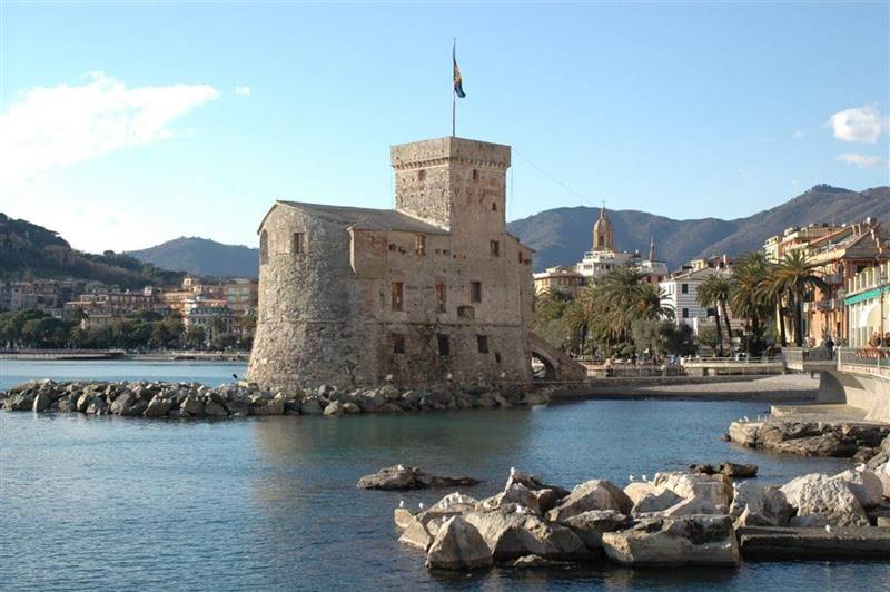 locale commerciale in vendita a Rapallo in zona San Michele di Pagana