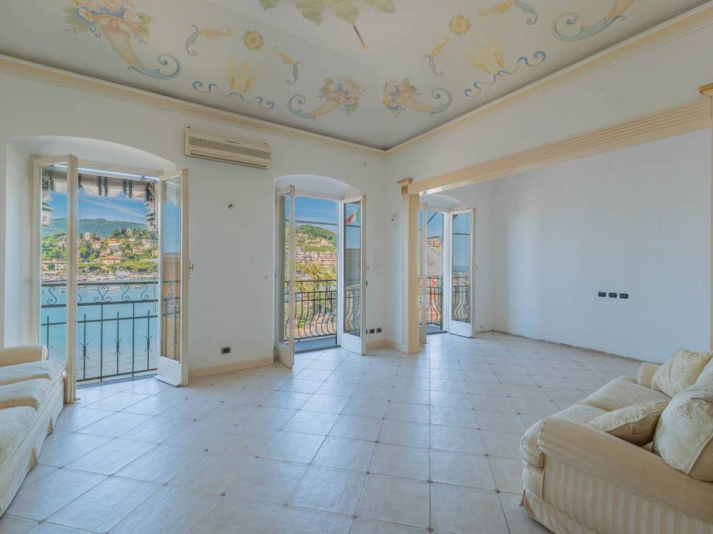 appartamento in vendita a Rapallo in zona San Michele di Pagana