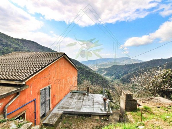 casa indipendente in vendita a Rapallo in zona San Maurizio di Monti