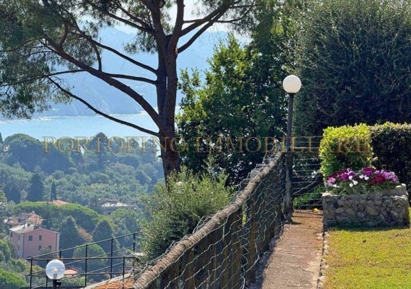 appartamento in vendita a Rapallo in zona San Michele di Pagana