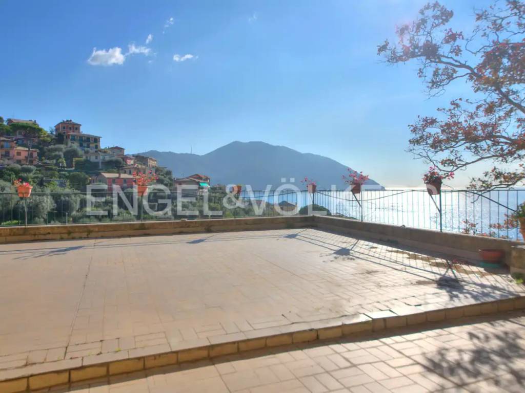 casa indipendente in vendita a Recco in zona Polanesi