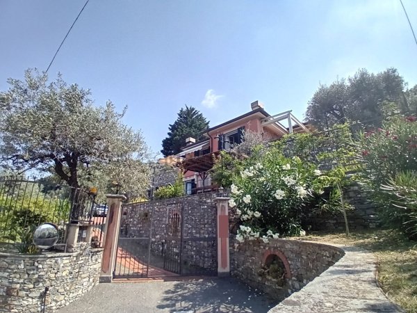 casa indipendente in vendita a Recco